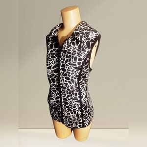 Reversible Black and White Patterned Sleeveless Vest/Solid Black Sleeveless Vest